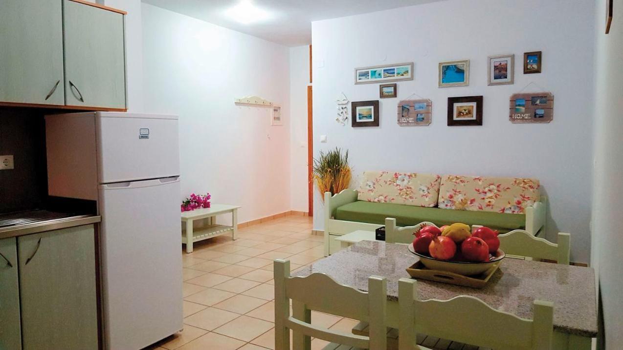 Bonos Apartments Stoúpa Eksteriør bilde