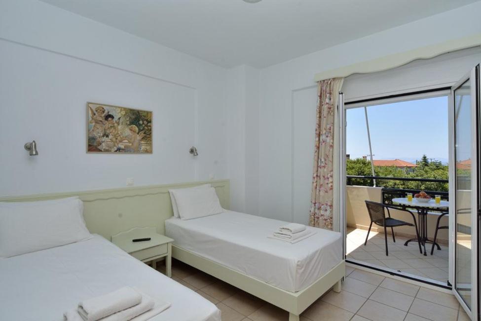 Bonos Apartments Stoúpa Eksteriør bilde